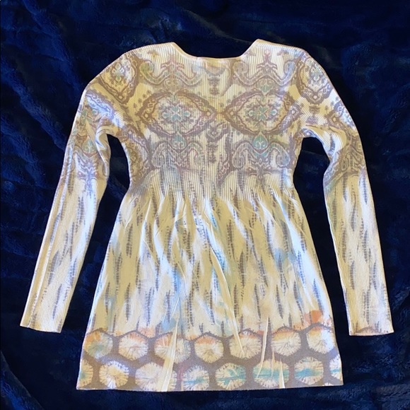 πππONE WORLD BRAND. LONG SLEEVE. FITTED BUST.LONG FIT - Picture 9 of 9